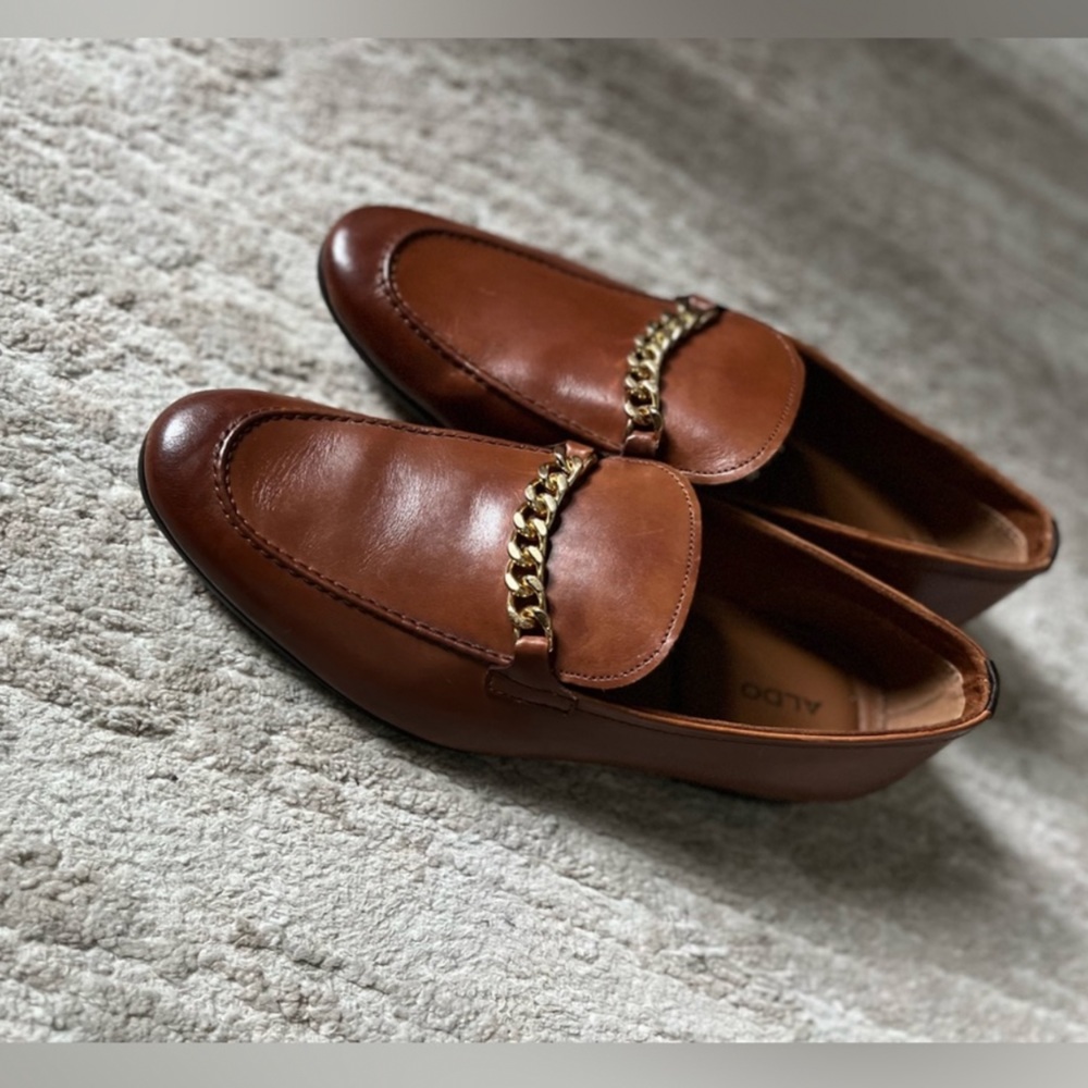 Aldo Sleek Tan color Loafers with chain detail Sz 10 - Picture 8 of 9